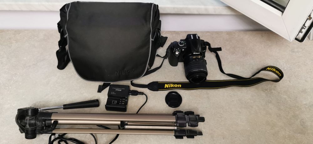 Aparat foto DSLR Nikon D5000, obiectiv 18-55mm f/3.5-5.6 AF-S DX VR