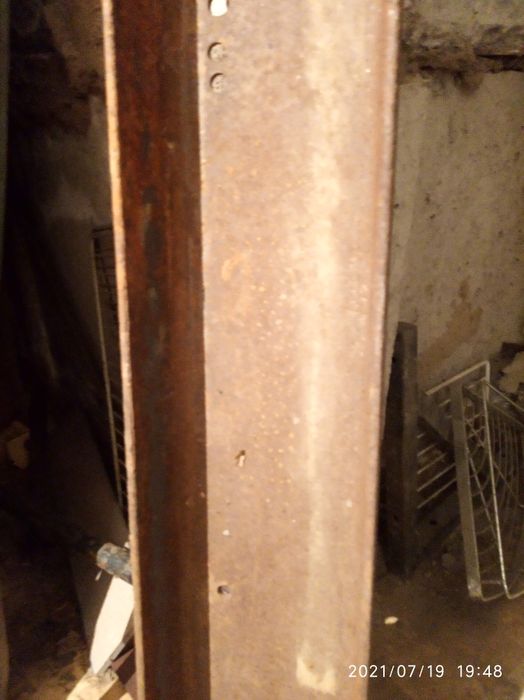 Продам швеллер стальной d 10.