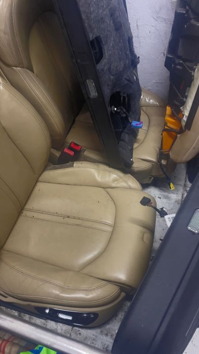 Кожен салон за ауди а8 д4