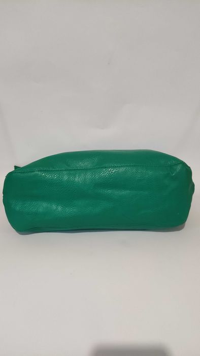 Кожена дамска чанта в зелено