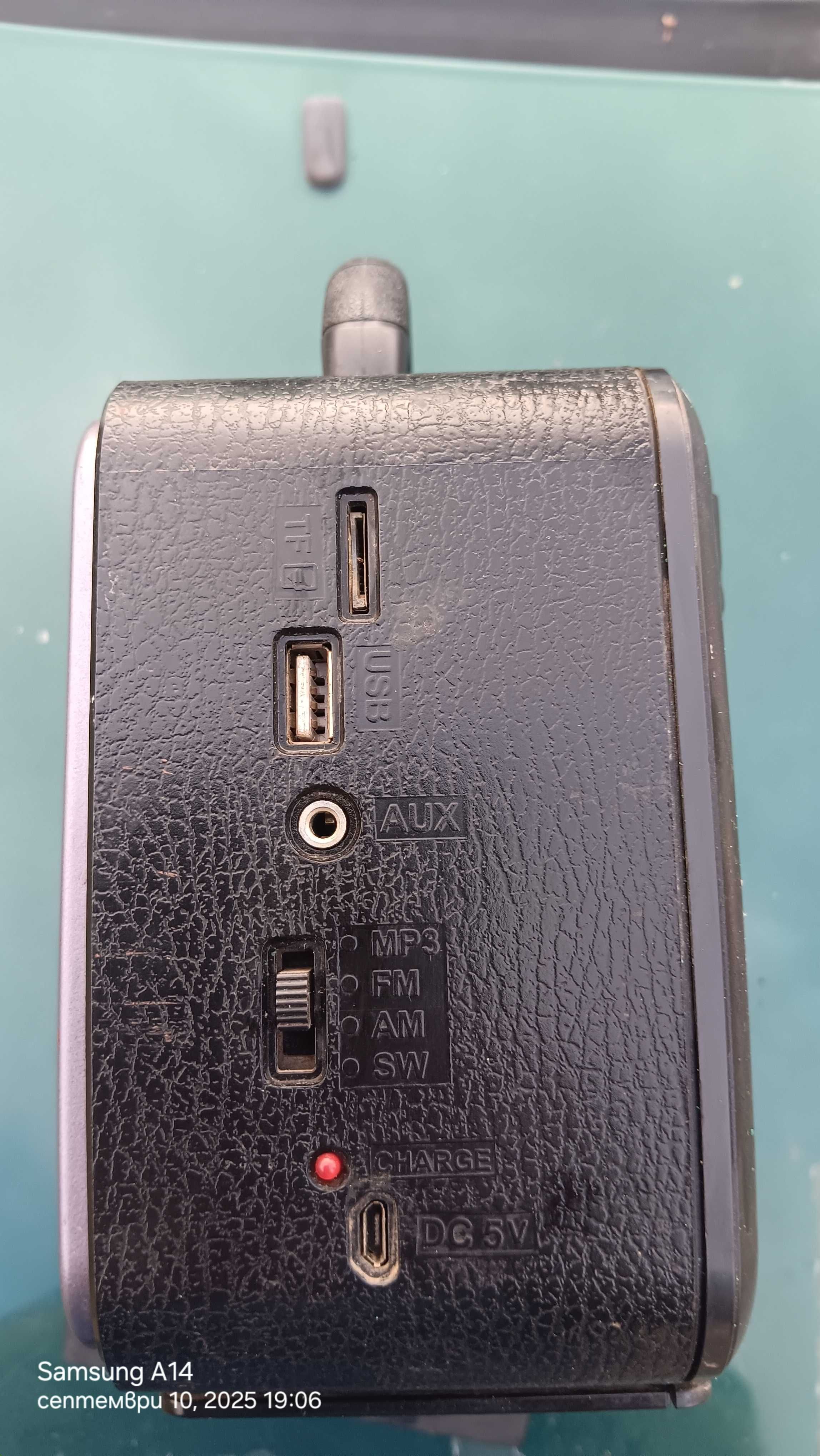 Радио на батерии и ток с Usb FM AM SW