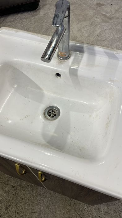 Раковина с тумбой