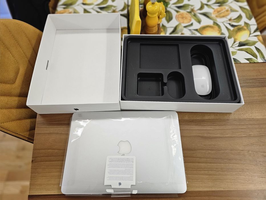 MacBook Pro Retina, 13.3" - 2015 г. + подарък Аpple magic mouse
