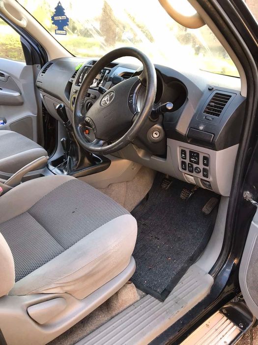 Продавам Toyota Hilux 2011г