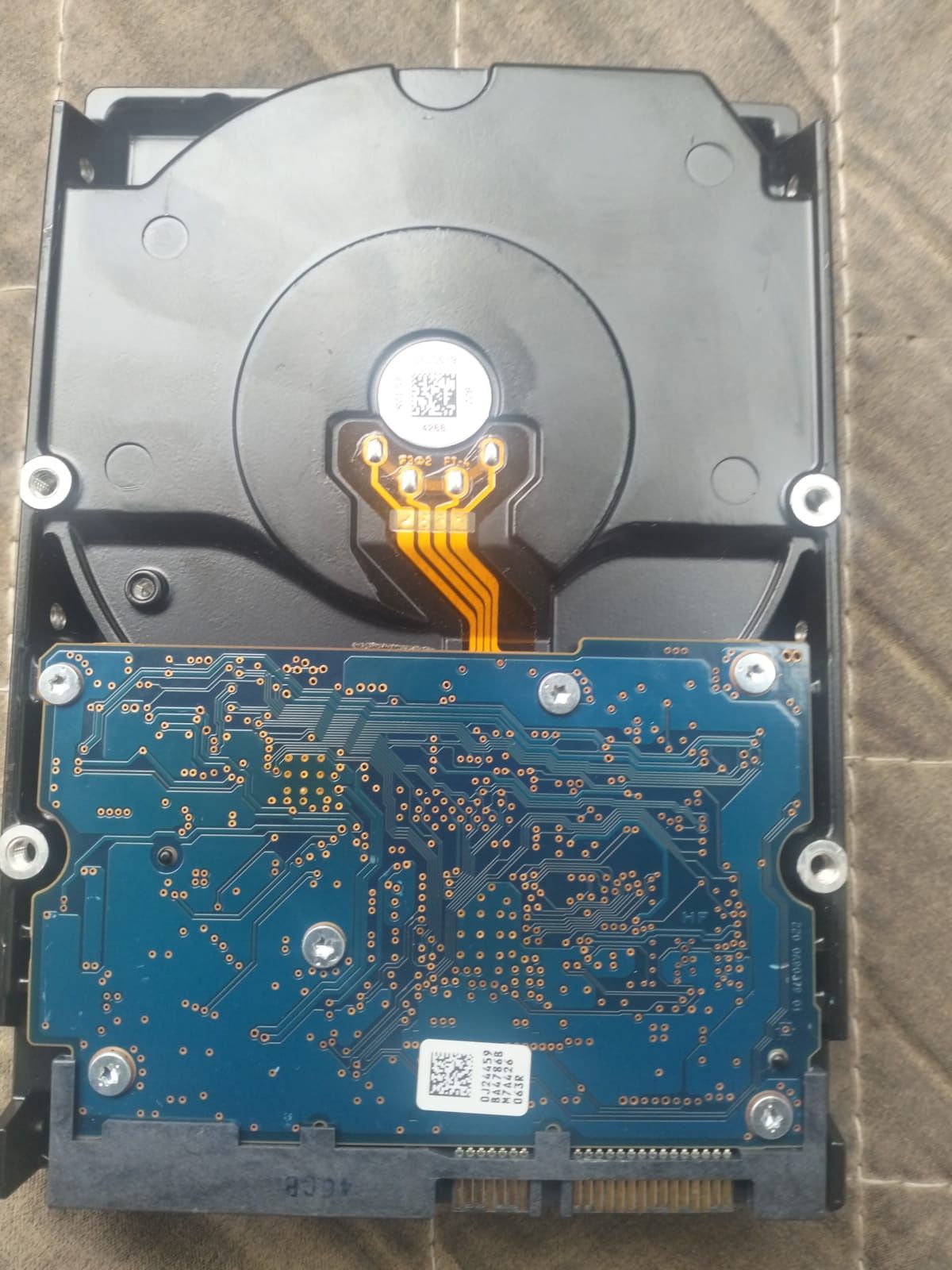 Продается внешний накопители 4 tb и 1 tb
