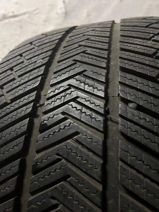 Set Anvelope iarna 255/45/R19-285/40/R19 , 4 buc