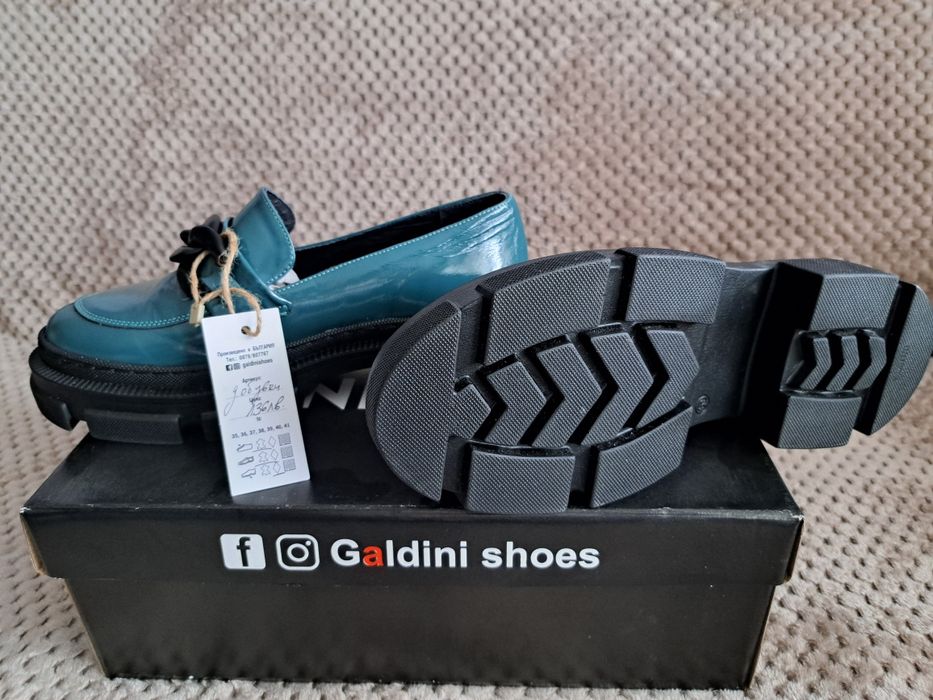 Дамски мокасини от естествен лак в петролено зелено и акцент-черн