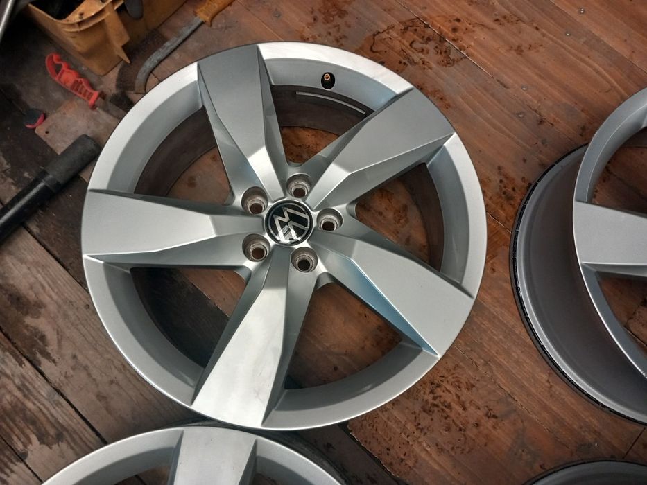 Jante vw r17  T Cross 5x100 et 39