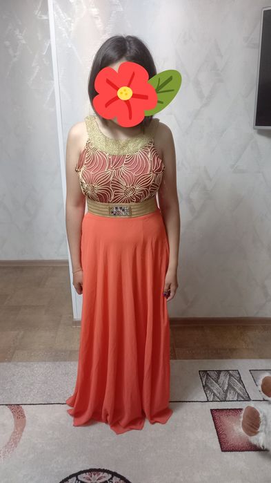 Продаю женские платья