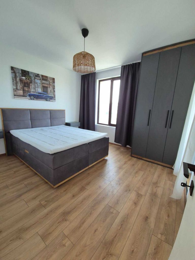 Продава се Тристаен апартамент в Варна, Възраждане 1 - 105 кв.м за 2085 €/кв.м - Снимка #16