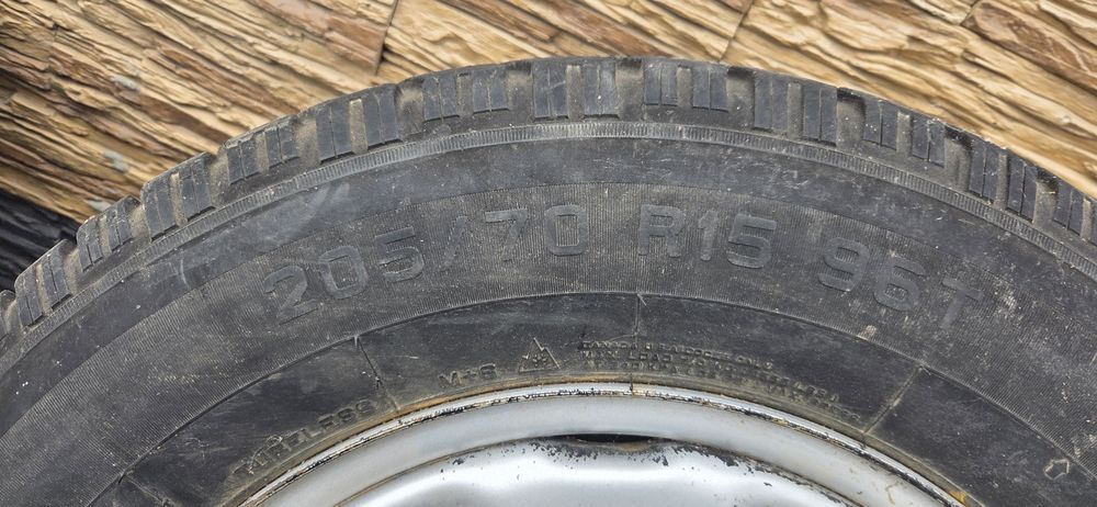 Шины липучка 205 . 70 .15
