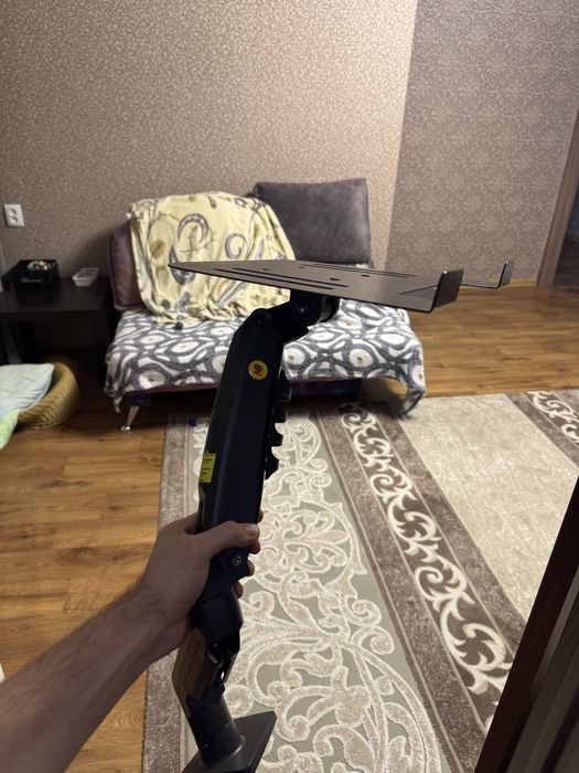 Продам кронштейн