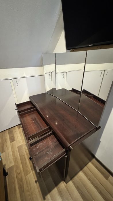 Masa make-up lemn masiv  negociabil