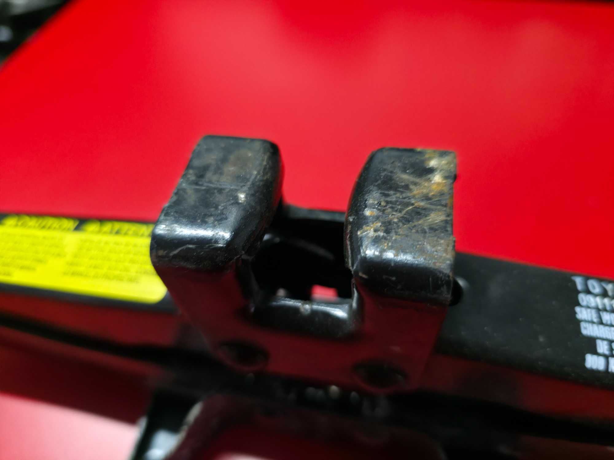 Cric AUTO - OEM Toyota Auris Corolla Yaris Aygo Prius !