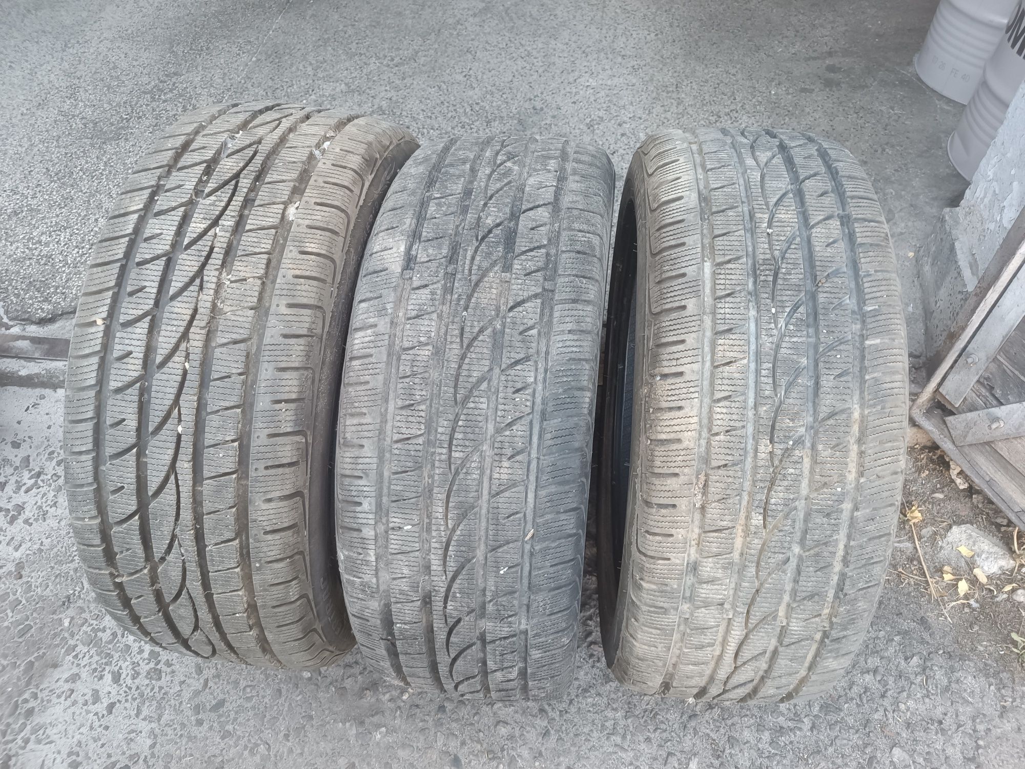 Продавам Гуми 245/45/19