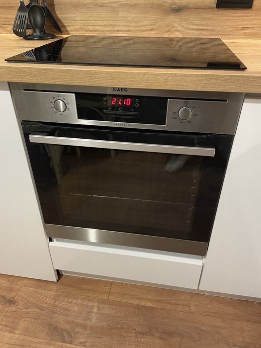Фурна за вграждане Aeg
