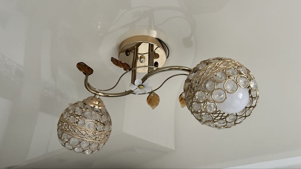 Продаю красивую люстрю. За 1500