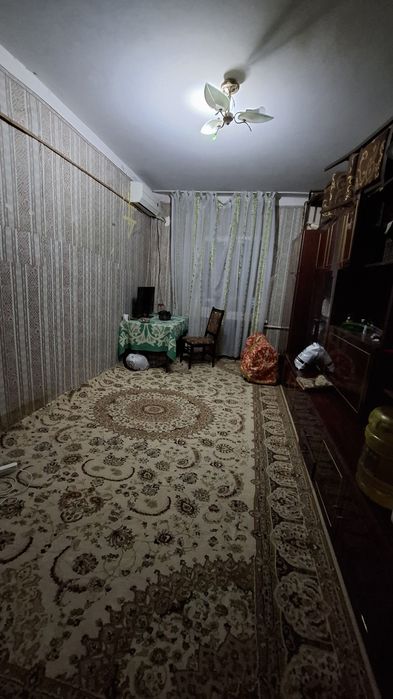 Тезда 6микраёнда 1хона 2этаж квартира сотилади