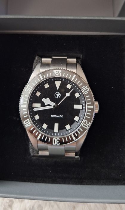 Nou, automatic. Ceas, mecanism Seiko.