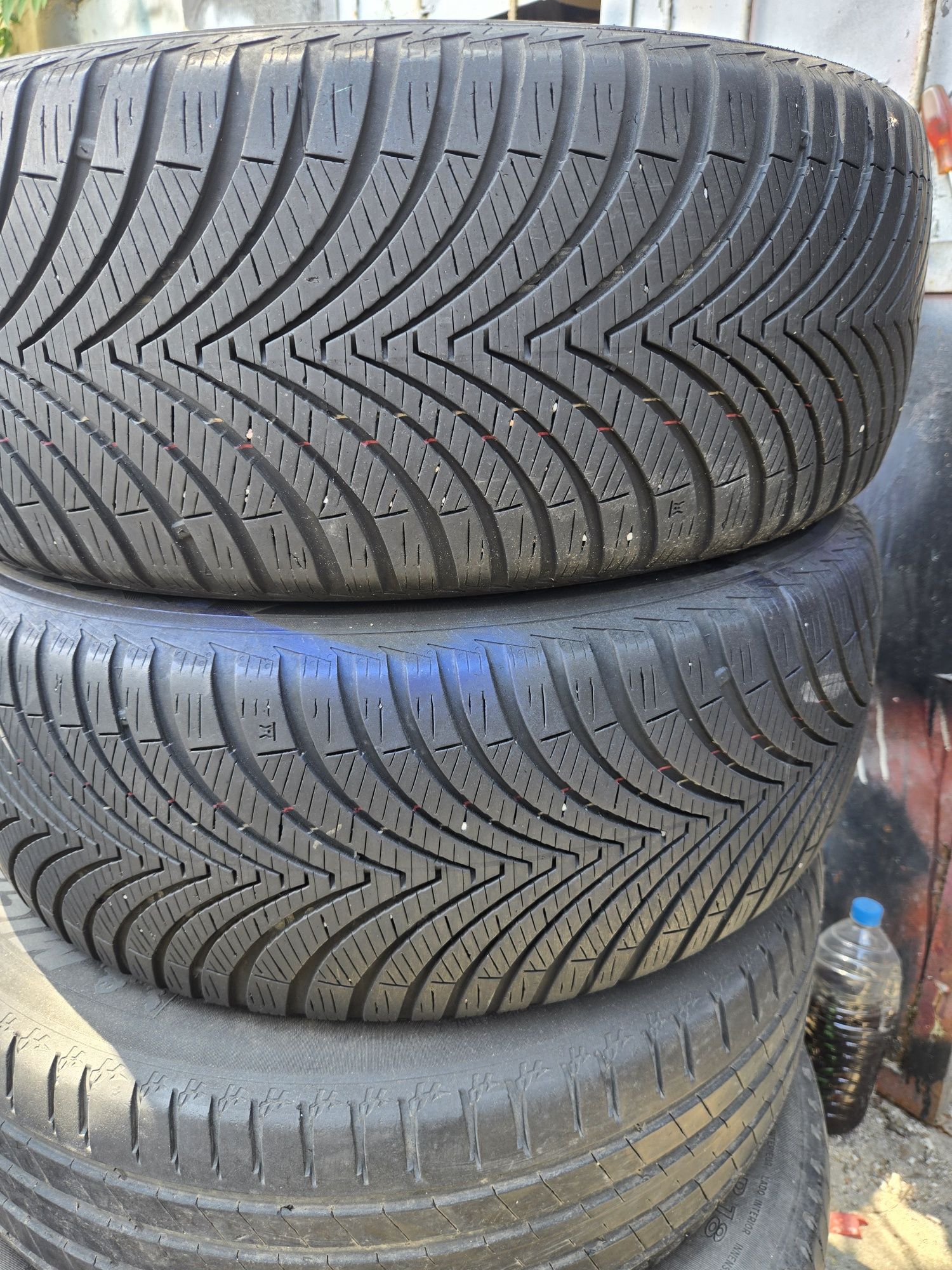 2бр. 225 55 17 Kumho всесезонни.