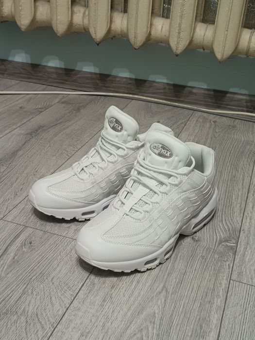 СПЕШНО! Nike air max95 Triple white КАТО ЧИСТО НОВИ!