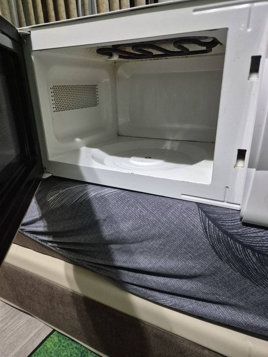 Микровълнова фурна с ГРИЛ НЕО