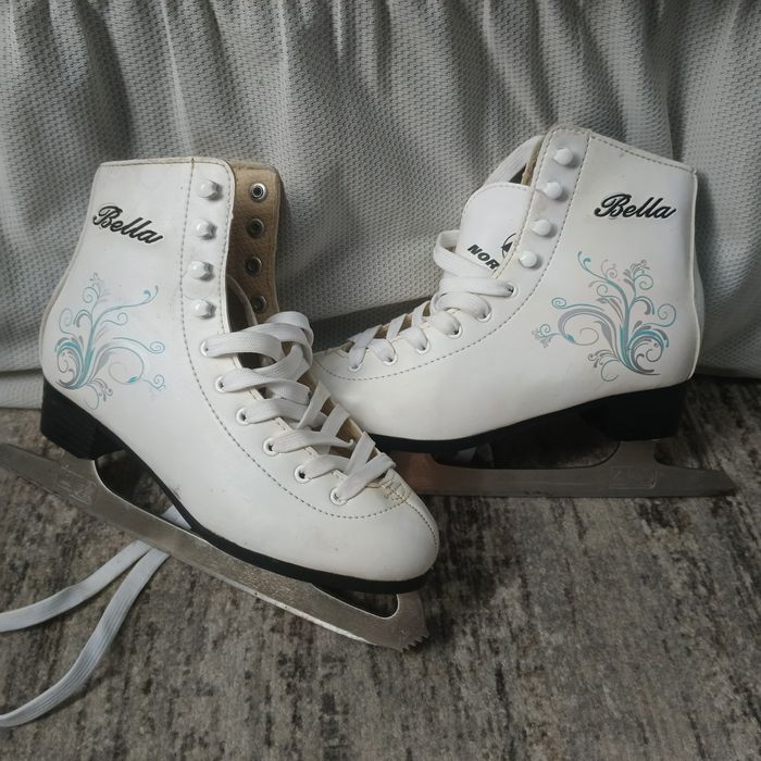 Продам коньки фигурные женские 38