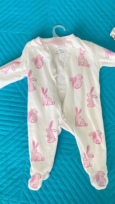 Бебешки бодита и ромпъри за момиче