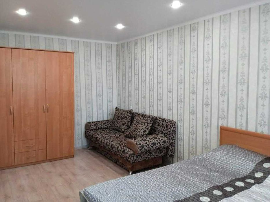 отдам бесплатно шкаф, кровать и тумбу