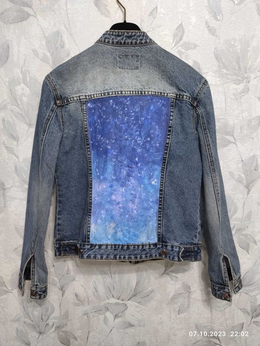 Женская джинсовая куртка, размер 46 - 48.