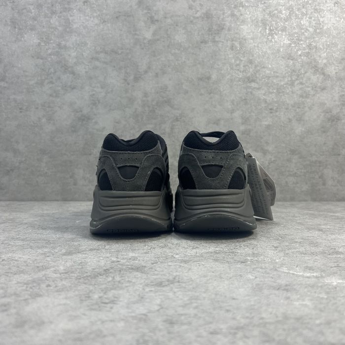 Adidas Yeezy Boost 700 Grey - 40