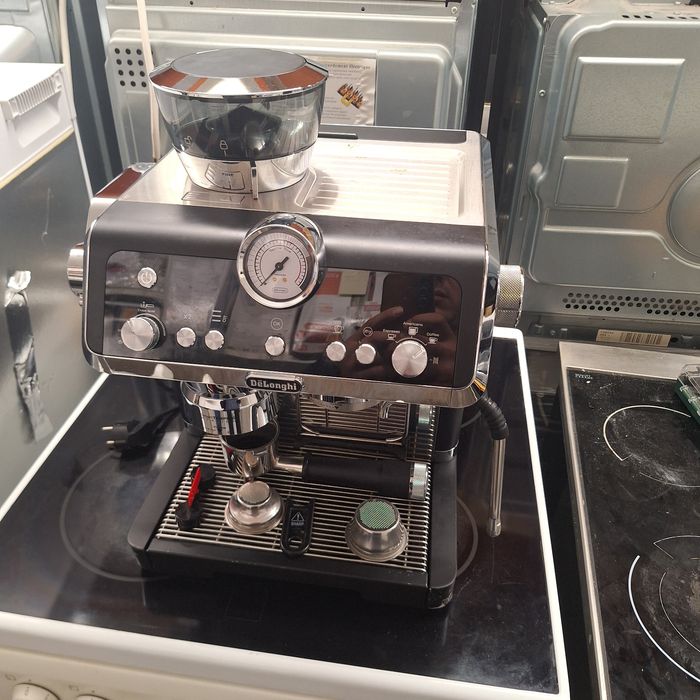 Еспресо Кафе машина Delonghi La specialista