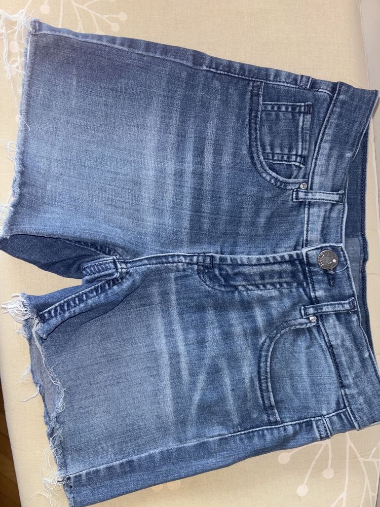 Къси дънкови,,GUESS” панталонки за момиче.