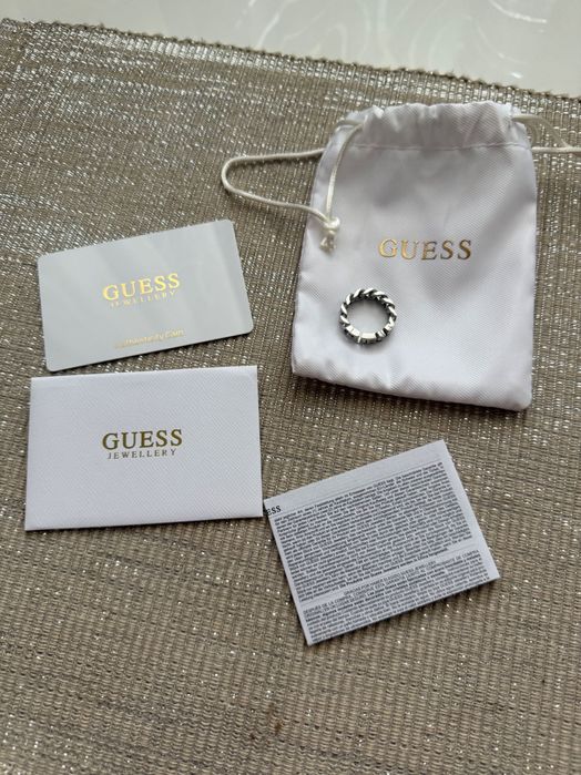 Чисто нов пръстен  Guess