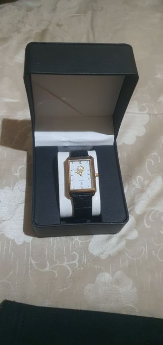 Эркаклар қўл соати сотилади срочно