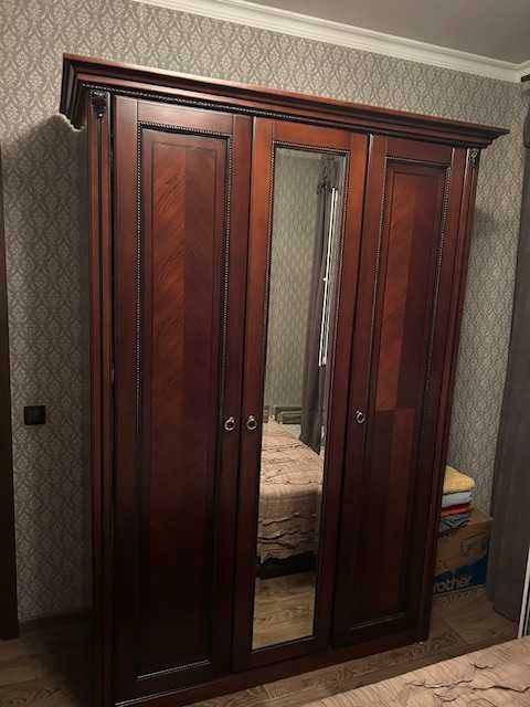шикарный шифонер деревянный