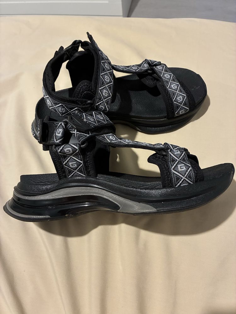 Sandale Gucci vin unui nr 39