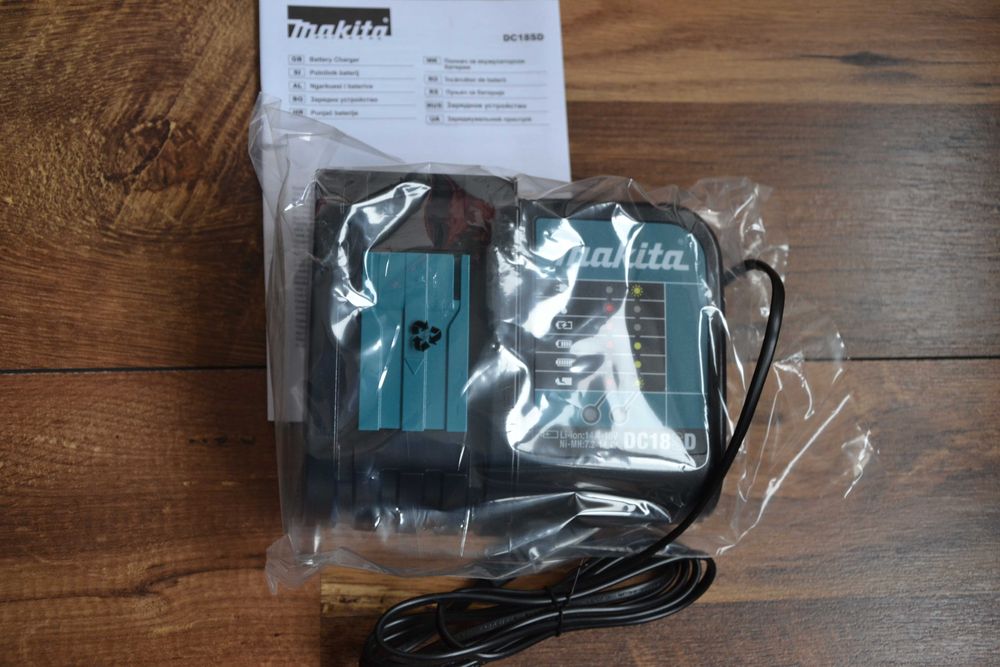 Ново оригинално зарядно Makita 18V