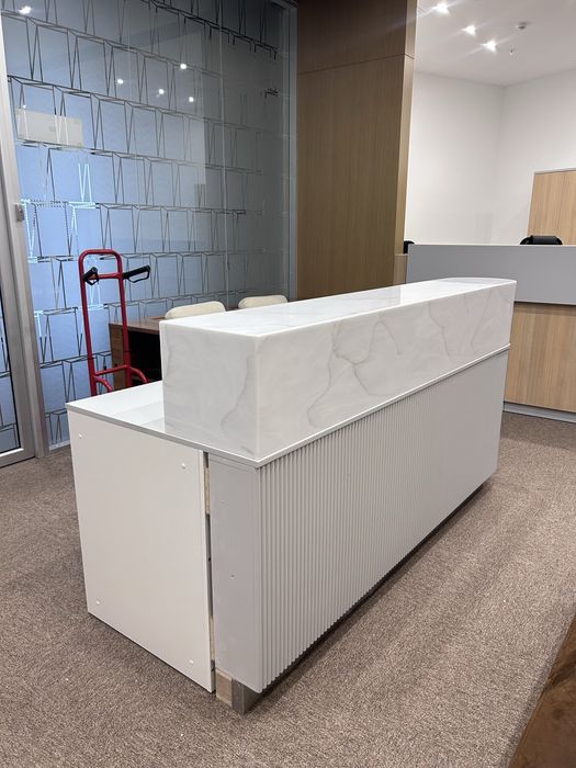 Продам ресепшн-стойку в отличном состоянии