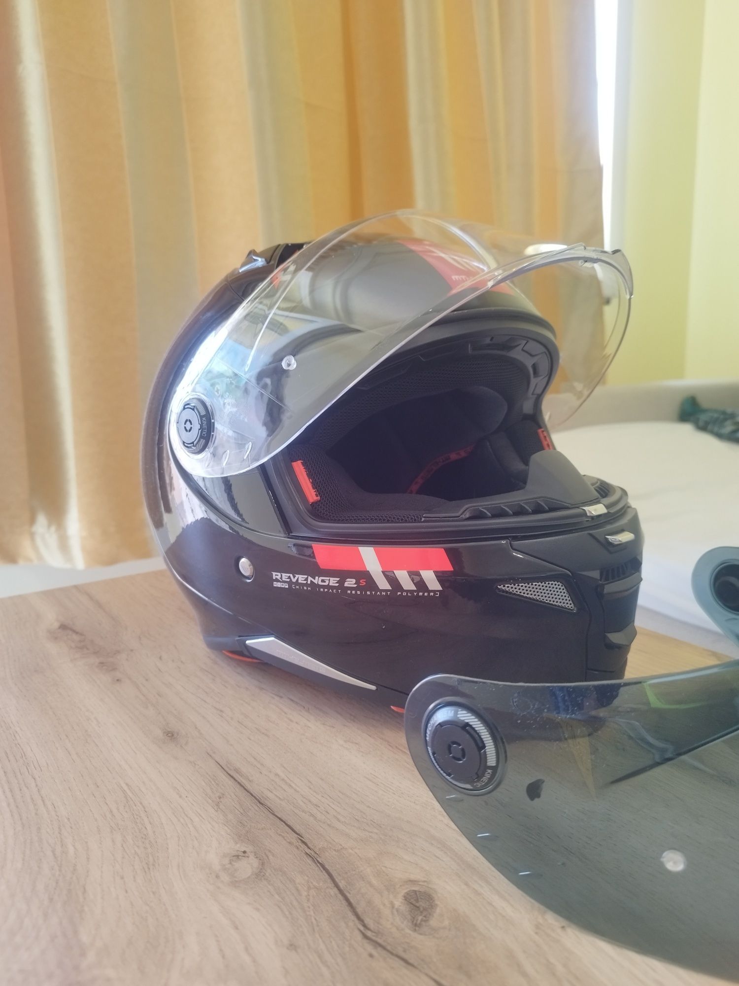 Каска MTHELMETS Revenge 2s