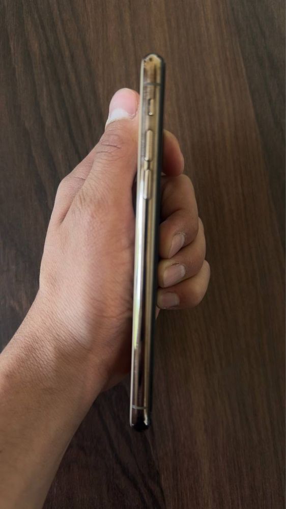 Iphone xs gold  64 gb ideal.