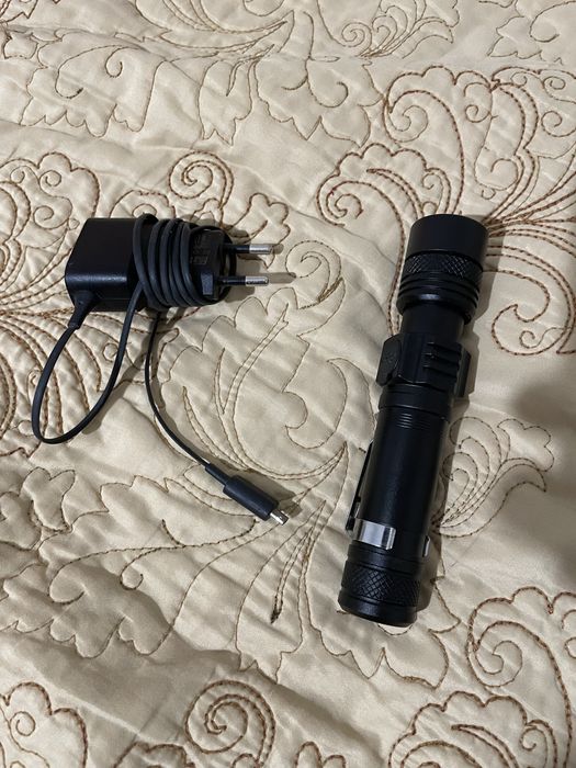 Lanterna de buzunar reincarcabila cu acumulator 18650 micro usb