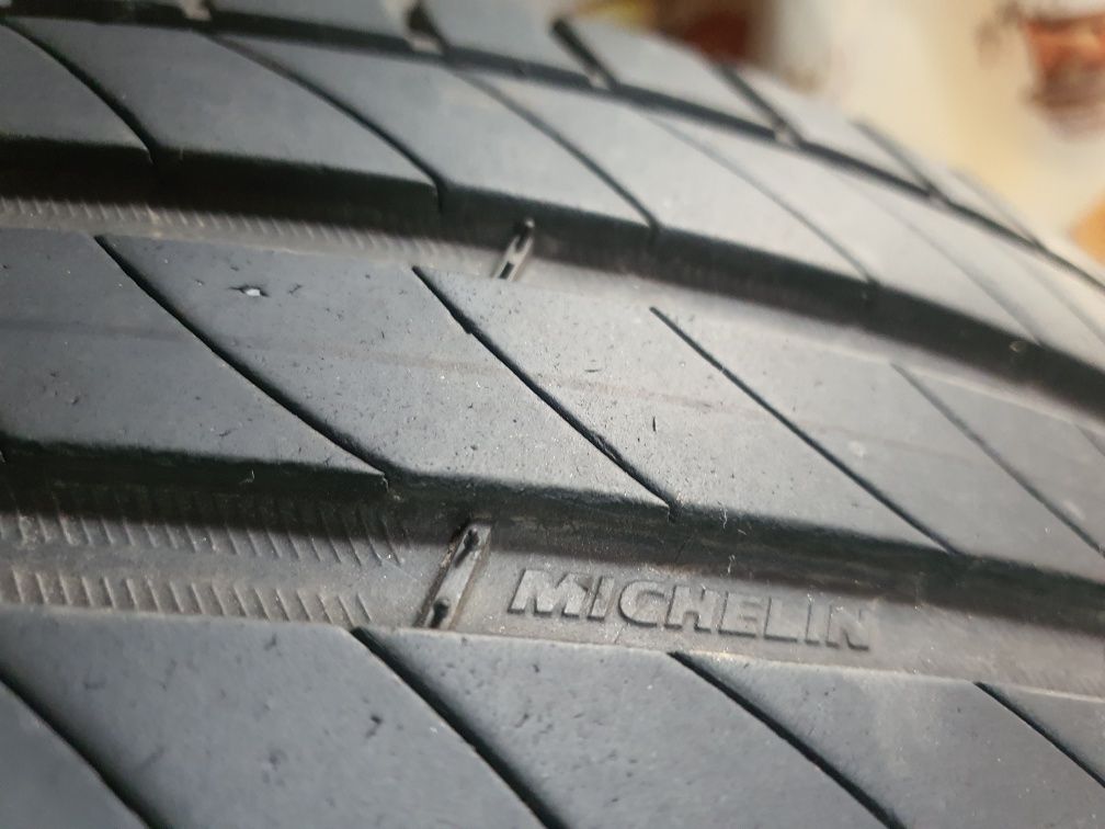 Vând anvelope/cauciucuri Michelin 215/60 R17