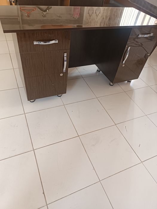 Stol sotiladi 55-1.48 kop ishlatilmagan