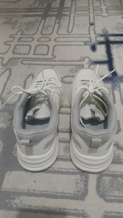 Продам кроссовки