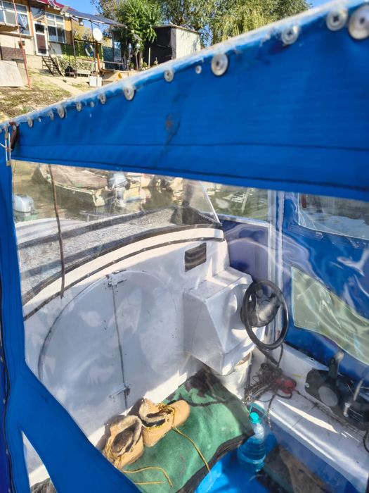 Barca cu motor honda