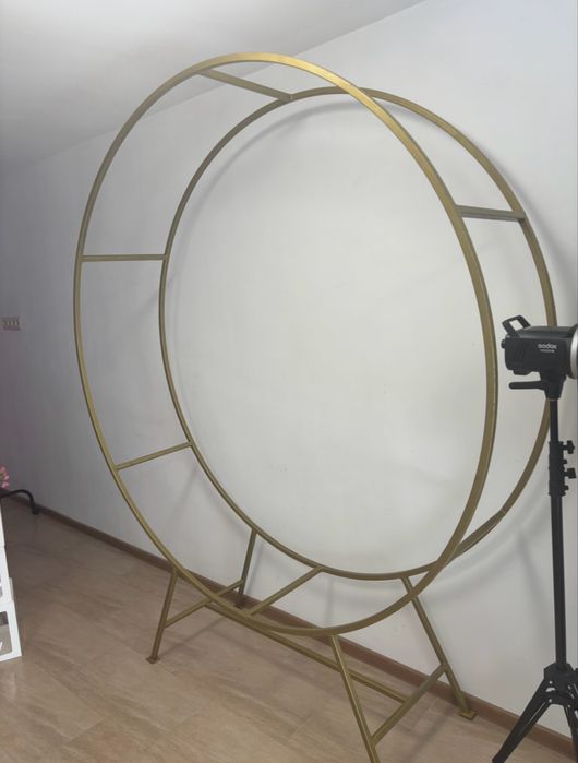 Желязна кръгла арка