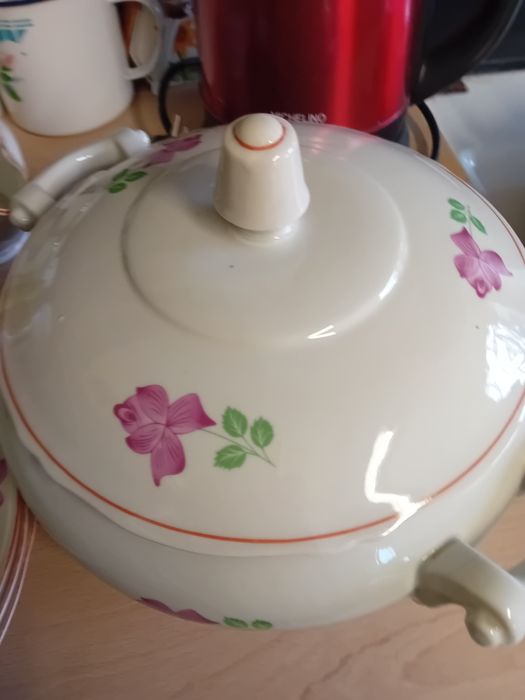 Продавам комплект чиний