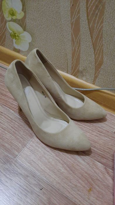 Продам женские туфли