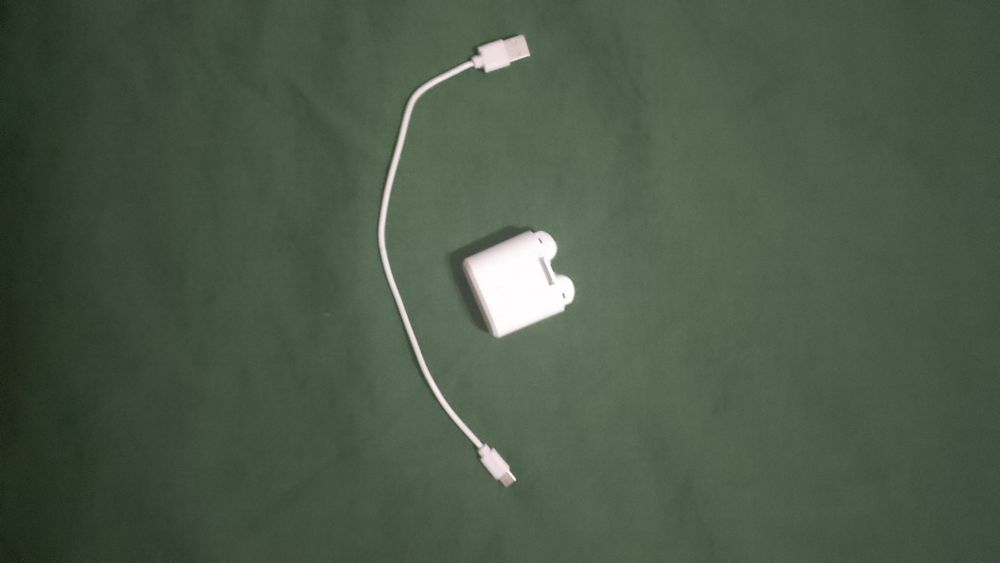 Air Pods-uri albe